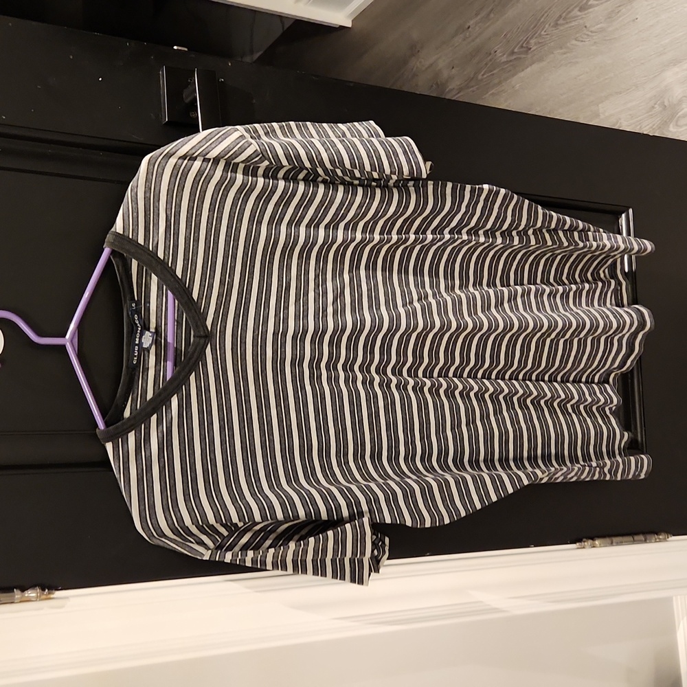 Club Monaco men's size L striped t-shirt